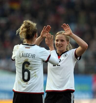 v.li.: Simone Laudehr (Deutschland) und Tabea Kemme (Deutschland) mit Torjubel, celebrate the goal, goal celebration, Jubel über das Tor 2:0, neues Trikot, Addias, Dress, für die WM 2015, Weltmeisterschaft in Kanada Fussball, Frauen-Länderspiel, Deutschland - Brasilien, xmrx
