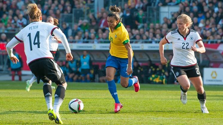 v.li.: Marta Silva (Brasilien) am Ball, Tabea Kemme (Deutschland), Fussball, Frauen-Länderspiel, Deutschland - Brasilien, xobx