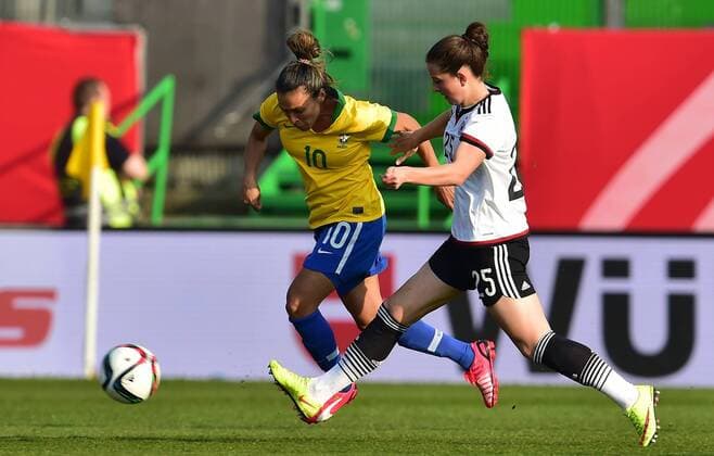 08.04.2015 - Frauen Damen Fussball - Länderspiel - Testspiel Freundschaftsspiel - Deutschland Germany - Brasilien Brazil - - Marta Vieira da Silva (10, Brasilien ) Sara Däbritz (25, Deutschland )