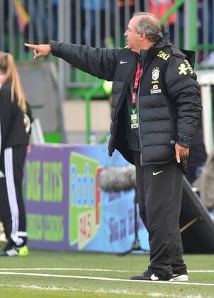08.04.2015 - Frauen Damen Fussball - Länderspiel - Testspiel Freundschaftsspiel - Deutschland Germany - Brasilien Brazil - - Vadao - Oswaldo Fumeiro Alvarez (Trainer Coach Brasilien ) zeigt deutet