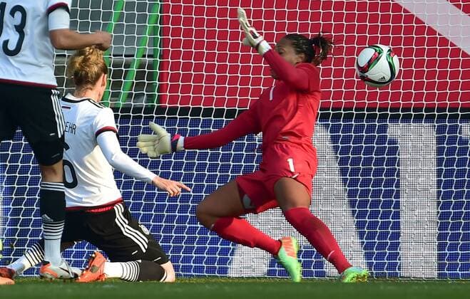 08.04.2015 - Frauen Damen Fussball - Länderspiel - Testspiel Freundschaftsspiel - Deutschland Germany - Brasilien Brazil - - Simone Laudehr (6, Deutschland ) Barbara (1, Brasilien )