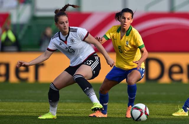 08.04.2015 - Frauen Damen Fussball - Länderspiel - Testspiel Freundschaftsspiel - Deutschland Germany - Brasilien Brazil - - Sara Däbritz (25, Deutschland ) Thaisa (5, Brasilien )