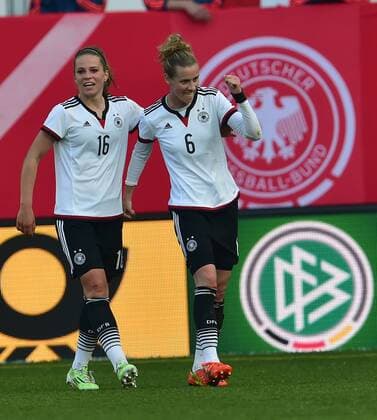 08.04.2015 - Frauen Damen Fussball - Länderspiel - Testspiel Freundschaftsspiel - Deutschland Germany - Brasilien Brazil - - Torjubel Jubel Freude nach Tor zum 2:0 durch Simone Laudehr (6, Deutschland ) - Melanie Leupolz (16, Deutschland ) Simone Laudehr (6, Deutschland )