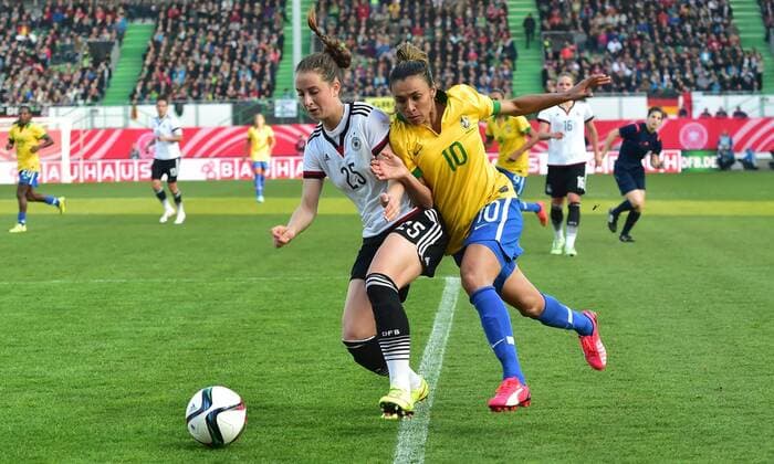 08.04.2015 - Frauen Damen Fussball - Länderspiel - Testspiel Freundschaftsspiel - Deutschland Germany - Brasilien Brazil - - Sara Däbritz (25, Deutschland ) Marta Vieira da Silva (10, Brasilien )