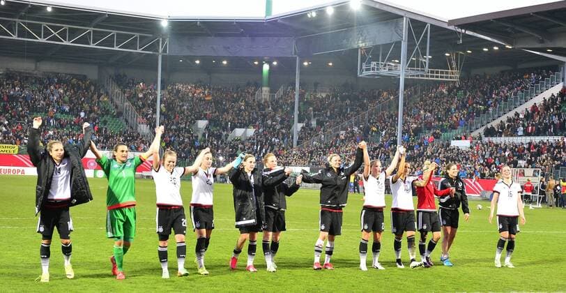 08.04.2015 - Frauen Damen Fussball - Länderspiel - Testspiel Freundschaftsspiel - Deutschland Germany - Brasilien Brazil - - Jubel Freude Jubelkette Deutschland nach Spielende