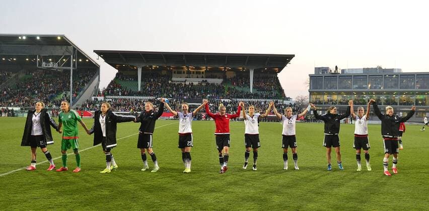 08.04.2015 - Frauen Damen Fussball - Länderspiel - Testspiel Freundschaftsspiel - Deutschland Germany - Brasilien Brazil - - Jubel Freude Jubelkette Deutschland nach Spielende