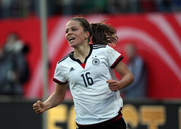 Fussball, Testspiel, Freundschaftsspiel, Saison 2014 2015, Damen, Deutschland, 08.04.2015, Deutschland - Brasilien v.l. Aktion, Freude, jubeln, Jubel nach Tor zum 3-0, Melanie Leupolz, DFB - Frauen,