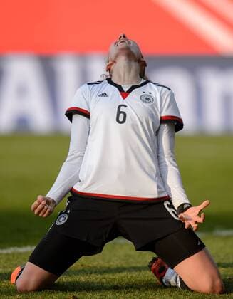 8. April 2015: Fuerth, Fussball Frauen Laenderspiel: Deutschland - Brasilien: Deutschlands Simone Laudehr.