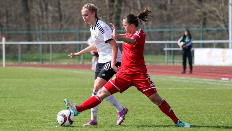 v.li.: d1010, Jody Nicole Vangheluwe (Belgien), Zweikampf, Duell, duel, tackle, Dynamik, Action, Aktion, Fussball, U19-Frauen, EM-Qualifikation, Deutschland - Belgien, xozx