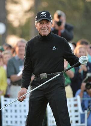 Gary Player tees off at hole 1 to start the 2015 Masters Tournament at Augusta National Golf Club in Augusta, Georgia on April 9, 2015.  MAS20150409110 KEVINxDIETSCH
