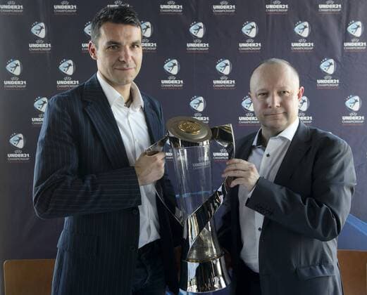 Champion in Football Under-21 European Championship EM Europameisterschaft 2002 Michal Pospisil (left) and Chairman of the organising committee Petr Fousek pose for photo with trophy of UEFA European football under-21 championship 2015 during the press conference PK Pressekonferenz in Prague, Czech Republic, April 9, 2015. (CTKxPhoto MichalxKamaryt) CTKPhotoP201504090675901  kmt 4