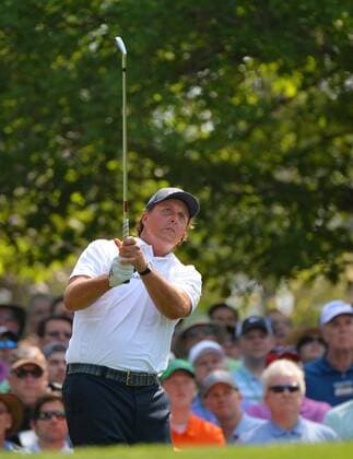 Phil Mickelson hits his tee shot on the 4th hole in the first round of the 2015 Masters Tournament at Augusta National Golf Club in Augusta, Georgia on April 9, 2015.  MAS20150409147 KEVINxDIETSCH