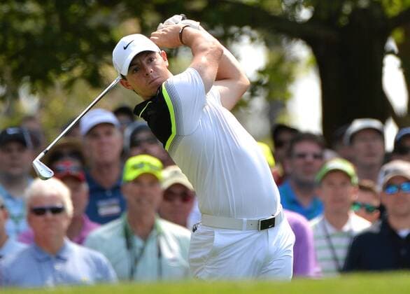 Rory McIlroy from Northern Ireland hits his tee shot on the 4th hole in the first round of the 2015 Masters Tournament at Augusta National Golf Club in Augusta, Georgia on April 9, 2015.  MAS20150409144 KEVINxDIETSCH