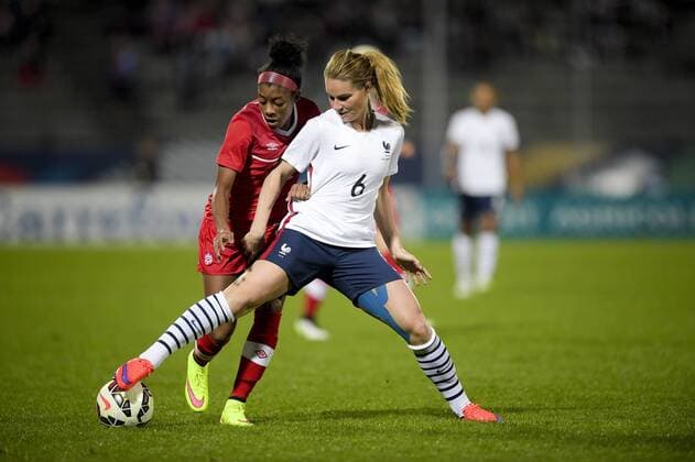 Amandine Henry (France) vs Ashley Lawrence (Canada) FOOTBALL : France vs Canada - Amical - 09 04 2015 JBAutissier Panoramic 
