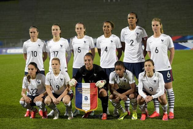 equipe de France Mannschaftsbild Camille Abily Gaetane Thiney Sabrina Delannoy Laura Georges Wendie Renard Amandine Henry Amel Majri Eugenie Le Sommer Sarah Bouhaddi Elodie Thomis Laure Boulleau FOOTBALL : France vs Canada - Amical - 09 04 2015 JBAutissier Panoramic 