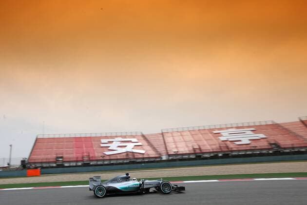 Motorsports: FIA Formula One World Championship WM Weltmeisterschaft 2015, Grand Prix of China, 44 Lewis Hamilton (GBR, Mercedes AMG Petronas Formula One Team), xHOCHxZWEIx