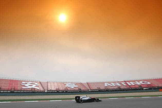 Motorsports: FIA Formula One World Championship WM Weltmeisterschaft 2015, Grand Prix of China, 22 Jenson Button (GBR, McLaren Honda), xHOCHxZWEIx