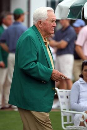 06 APR 2015: Former Masters Champion Bob Goalby walks over to a table for lunch during the practice round for the 2015 Masters Tournament at the Augusta National Golf Club in Augusta, Georgia. GOLF: APR 06 PGA Golf Herren - Masters Tournament - Practice Round Icon357150406112 EDITORIAL USE ONLY