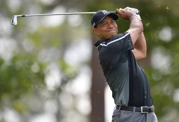 Tiger Woods hits his tee shot on the 4th hole in the second round of the 2015 Masters Tournament at Augusta National Golf Club in Augusta, Georgia on April 10, 2015.  AUG20150410130 KEVINxDIETSCH