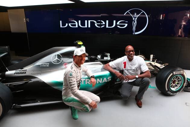 11.04.2015 - (L to R): Nico Rosberg (GER) Mercedes AMG F1 with Ed Moses (USA) 400m Hurdles Athletics Legend. Chinese Grand Prix, Shanghai 09 - 12 April 2015 