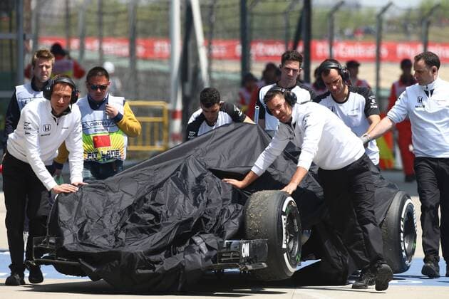 11.04.2015 - Free Practice 3, Fernando Alonso (ESP) McLaren Honda MP4-30 Chinese Grand Prix, Shanghai 09 - 12 April 2015 