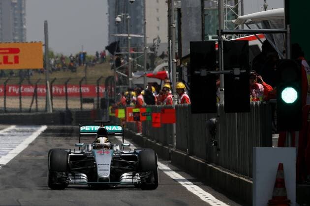 Motorsports: FIA Formula One World Championship WM Weltmeisterschaft 2015, Grand Prix of China, 44 Lewis Hamilton (GBR, Mercedes AMG Petronas Formula One Team), xHOCHxZWEIx