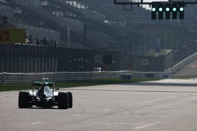 Motorsports: FIA Formula One World Championship WM Weltmeisterschaft 2015, Grand Prix of China, 44 Lewis Hamilton (GBR, Mercedes AMG Petronas Formula One Team), xHOCHxZWEIx