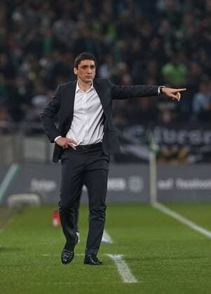 10.04.2015, Fussball 1.Bundesliga 2014 2015, 28.Spieltag, Hannover 96 - Hertha BSC Berlin, in der HDI-Arena Hannover. Trainer Tayfun Korkut (Hannover) 