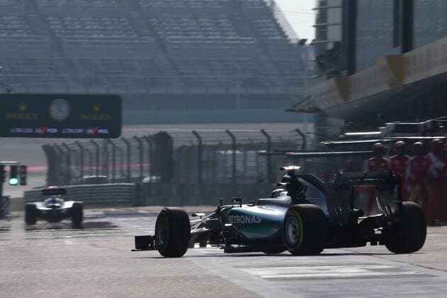 Motorsports: FIA Formula One World Championship WM Weltmeisterschaft 2015, Grand Prix of China, 44 Lewis Hamilton (GBR, Mercedes AMG Petronas Formula One Team), xHOCHxZWEIx