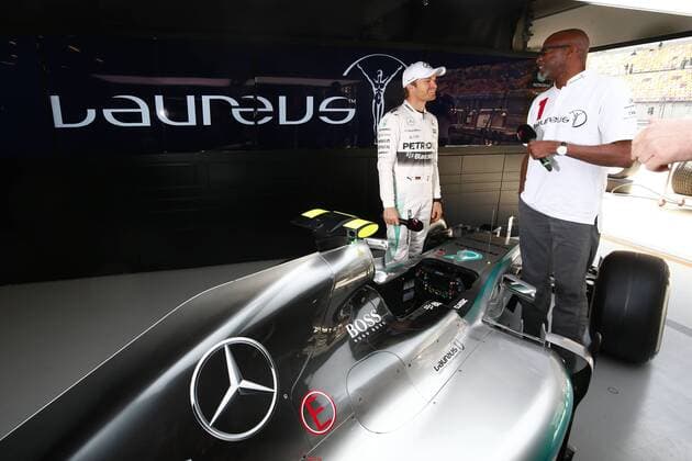 Motorsports: FIA Formula One World Championship WM Weltmeisterschaft 2015, Grand Prix of China, Edwin Corley Moses (USA), 6 Nico Rosberg (GER, Mercedes AMG Petronas Formula One Team), xHOCHxZWEIx