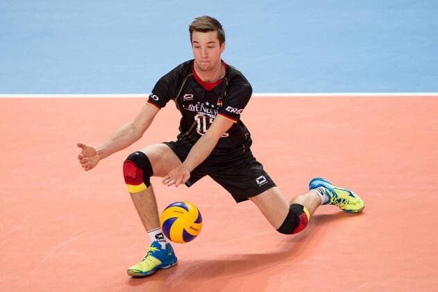 11.04.2015, Sakarya Spor Salonu, Sakarya Volleyball, 2015 CEV U19 Volleyball European Championship EM Europameisterschaft Europameisterschaft, Halbfinale, Deutschland vs. Italien Abwehr Julian Zenger ( 12 GER) Libero