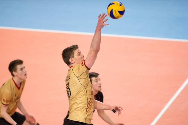 11.04.2015, Sakarya Spor Salonu, Sakarya Volleyball, 2015 CEV U19 Volleyball European Championship EM Europameisterschaft Europameisterschaft, Halbfinale, Deutschland vs. Italien Angriff Maximilian Auste ( 5 GER)