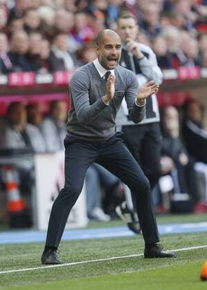 Trainer Pep Guardiola (FCB) lautstark . FC Bayern München-Eintracht Frankfurt. München, GER, 11.04.2015, 28. Spieltag Fussball-Bundesliga 2014-2015.