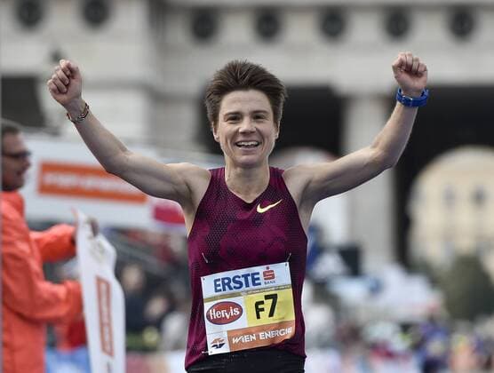 ATHLETICS - VCM 2015 VIENNA,AUSTRIA,12.APR.15 - ATHLETICS, RUNNING - Vienna City Marathon. Image shows Maja Neuenschwander (SUI). GEPAxpictures xM.xHoermandinger 