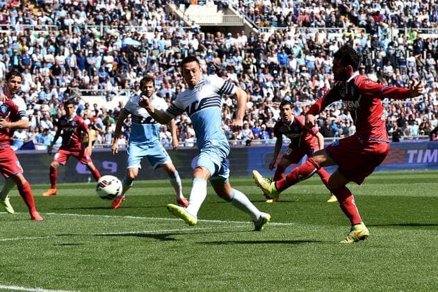 12.04.2015. Rome, Italy. Serie A Football. Lazio Roma versus FC Empoli. Empoli s Riccardo Saponara gets his shot on goal xGiuseppexMaffiax  ActionPlus11612770