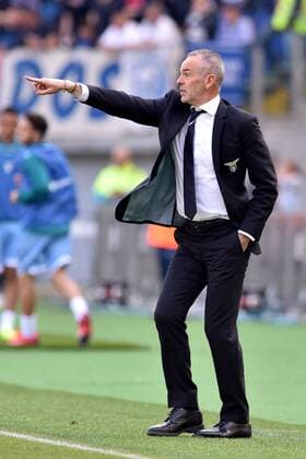 12.04.2015. Rome, Italy. Serie A Football. Lazio Roma versus FC Empoli. Lazio s manager Stefano Pioli gives instructions to his player during the match xGiuseppexMaffiax  ActionPlus11612790
