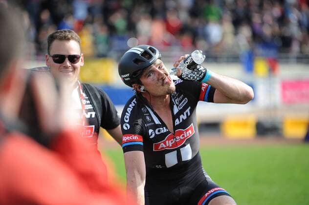 John DEGENKOLB ( GER Giant Alpecin ) nach dem Rennen erschoepft mit seinen Begleitern und Betreuern - Emotionen - Mimik - Gestik - Aktion - Rennszene - Querformat - quer - horizontal - Event Veranstaltung: Paris - Roubaix 2015 - Compiegne nach Roubaix Velodrome 000.0 km - Location Ort: Roubaix Velodrome - France - Frankreich - Europe - Europa - Date Datum: 12.04.2015