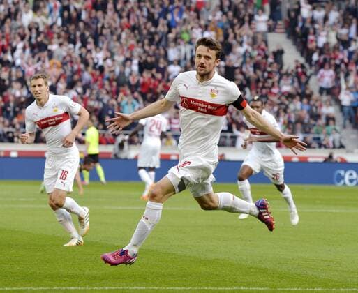 12.04.2015, Fussball 1.Bundesliga 2014 2015, 28.Spieltag, VfB Stuttgart - SV Werder Bremen, in der Mercedes-Benz-Arena Stuttgart. Torjubel von Christian Gentner (Stuttgart). 