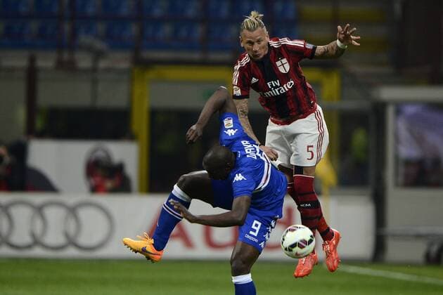 Aktuell Fußball, Italien, Serie A, AC Mailand - Sampdoria Genua Philippe Mexes Milan, Stefano Okaka Sampdoria Milano 12042015 Stadio Giuseppe Meazza Football Calcio Serie A Milan Sampdoria. Foto Giuseppe Celeste Insidefoto giuseppexceleste