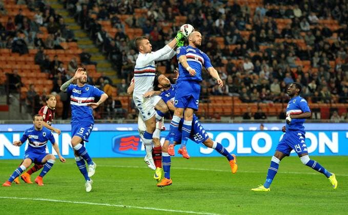 Aktuell Fußball, Italien, Serie A, AC Mailand - Sampdoria Genua IPP20150412 Football soccer Serie A, AC Mailand Sampdoria Genua, Emiliano Viviano portiere sampdoria in uscita alta Hinweis Verwendung nur in Deutschland only Germany xHOCHxZWEIx xItalyxPhotoxPressx 