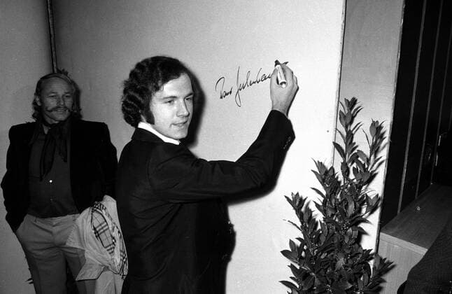 Franz Beckenbauer (FC Bayern München) bei der Premiere zum Film -Libero-