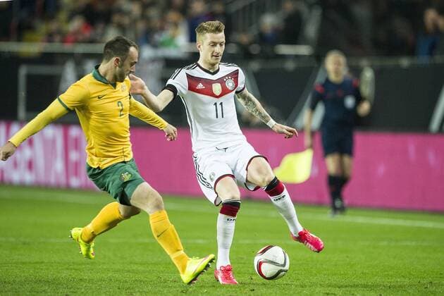 Marco REUS (GER, r.) im Zweikampf mit Ivan FRANJIC (AUS); Fussball DFB Nationalmannschaft, Laenderspiel, Freundschaftsspiel, Deutschland (GER) - Australien (AUS) 2:2, am 25.03.2015 in Kaiserslautern Deutschland;