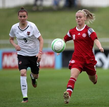 SOCCER - UEFA U17 U 17 EURO, quali, AUT vs DEN SANKT POELTEN,AUSTRIA,16.APR.15 - WOMEN SOCCER - UEFA Womens Under-17 European Championship EM Europameisterschaft 2015, qualification, OEFB international match Länderspiel Austria vs Denmark. Image shows Jennifer Klein (AUT) and Emma Andersen (DEN). GEPAxpictures xWalterxLuger 
