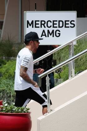 FORMULA 1 - Bahrain GP SAKHIR,BAHRAIN,17.APR.15 - MOTORSPORTS, FORMULA 1 - Grand Prix of Bahrain, Bahrain International Circuit, free practice. Image shows Lewis Hamilton (GBR Mercedes GP). GEPAxpictures xFritzxMueller 