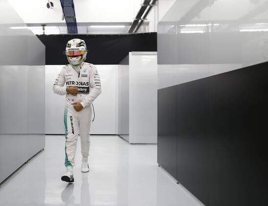 Motorsports: FIA Formula One World Championship WM Weltmeisterschaft 2015, Grand Prix of Bahrain, 44 Lewis Hamilton (GBR, Mercedes AMG Petronas Formula One Team), xHOCHxZWEIx