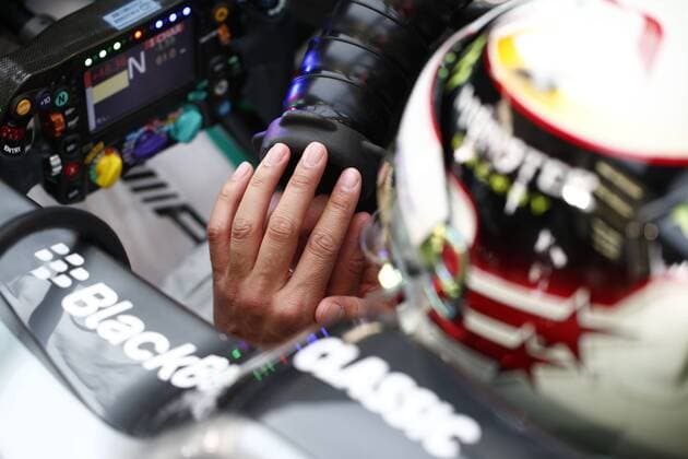 Motorsports: FIA Formula One World Championship WM Weltmeisterschaft 2015, Grand Prix of Bahrain, 44 Lewis Hamilton (GBR, Mercedes AMG Petronas Formula One Team), xHOCHxZWEIx
