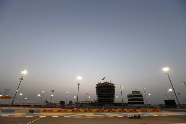17.04.2015 - Free Practice 2, Sergio Perez (MEX) Sahara Force India F1 VJM08 Bahrain Grand Prix, Sakhir 16 - 19 April 2015 