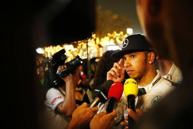 Motorsports: FIA Formula One World Championship WM Weltmeisterschaft 2015, Grand Prix of Bahrain, 44 Lewis Hamilton (GBR, Mercedes AMG Petronas Formula One Team), xHOCHxZWEIx