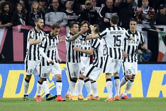 Serie A Juventus Turin - Lazio Rom Torjubel Carlos Tevez 