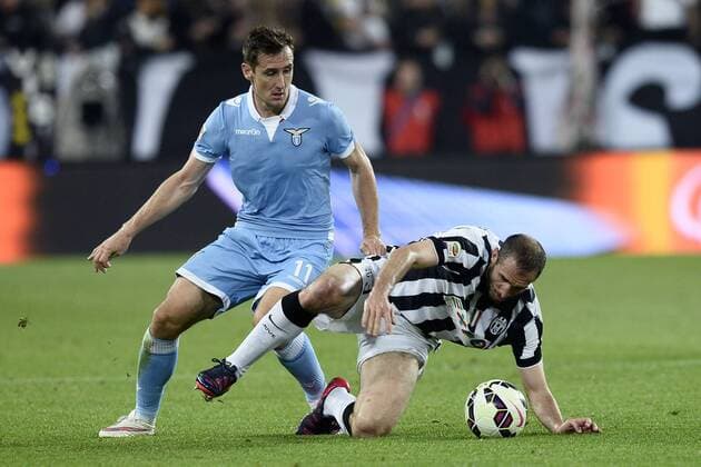 Serie A Juventus Turin - Lazio Rom Miroslav KloseGiorgio Chiellini 